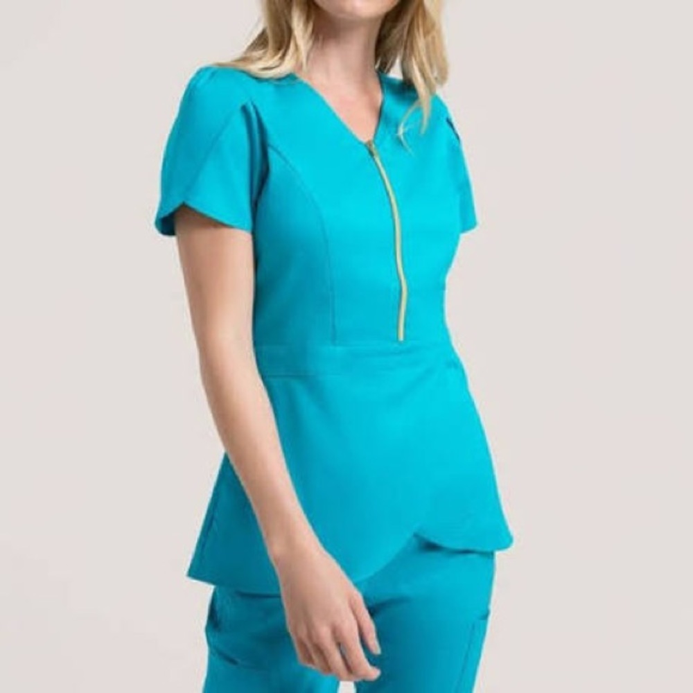 Jaanuu Teal scrub set size medium tulip/10-pocket combo 👗